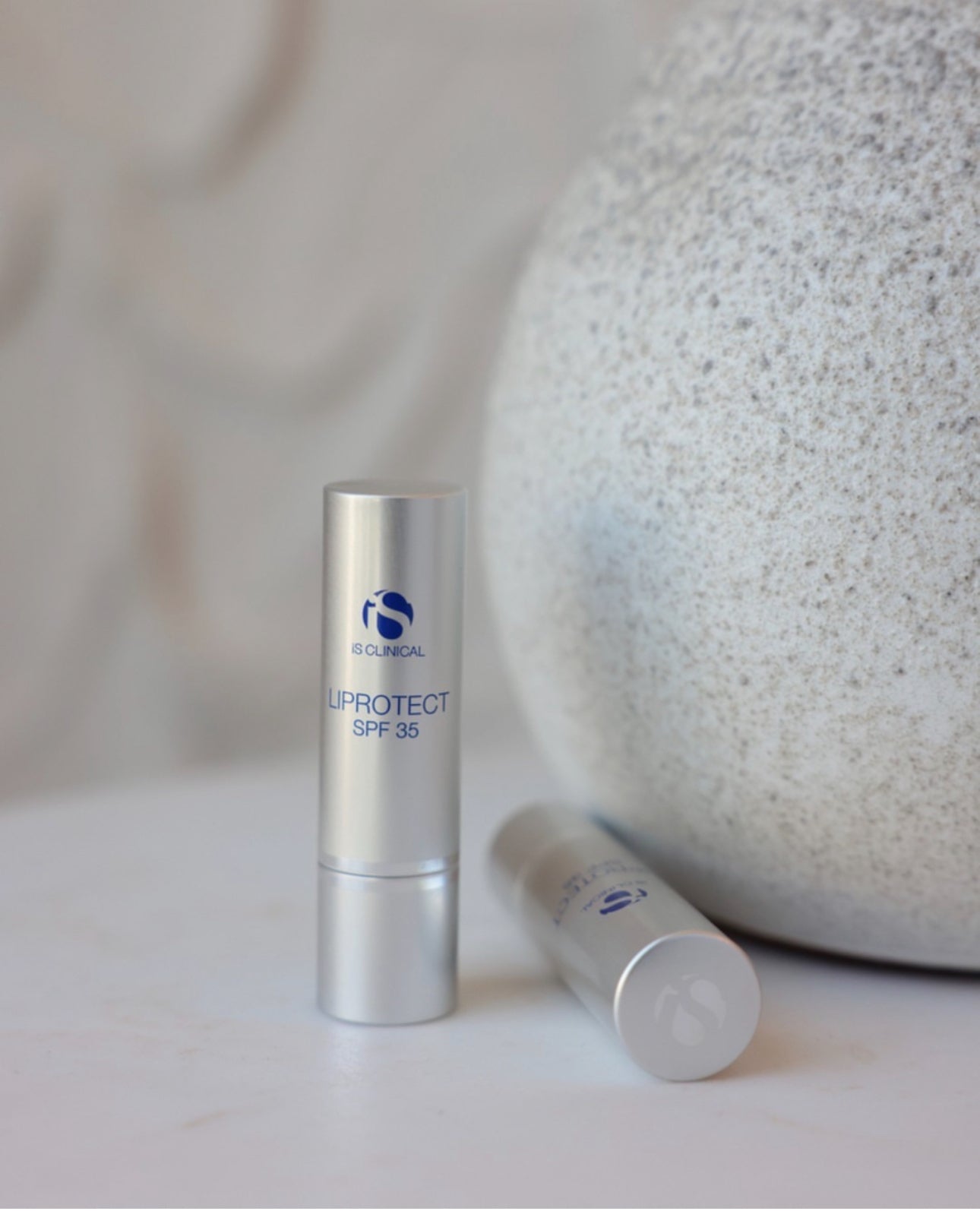 iS Clinical Liprotect Spf 35